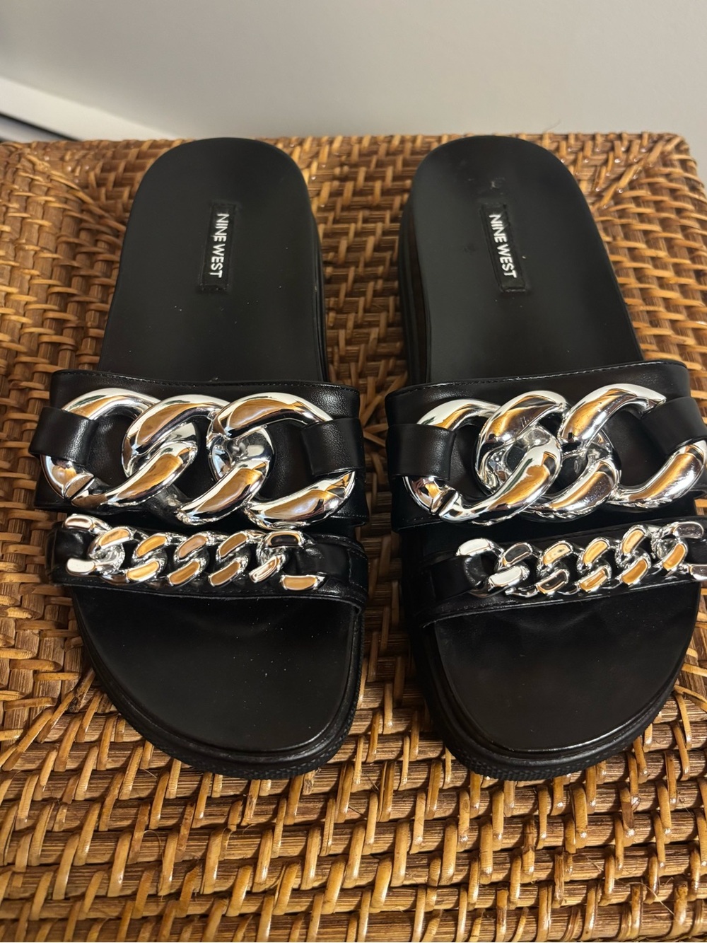 NWOT Nine West Black “Nope 3” Sandals with Chunky Silver Chains, size 7 - Picture 2 of 6